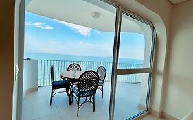 Apartamento Guarujá morro do Maluf de frente ao mar!